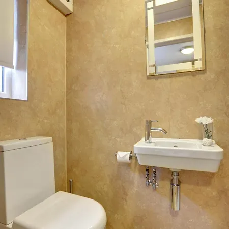 Semesterbostad 3 Bed In Oc-w018 Whitby