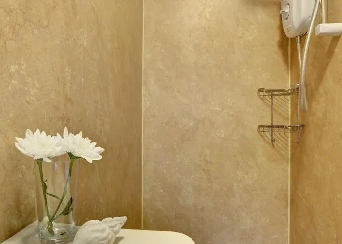 3 Bed In Oc-w018 * Whitby