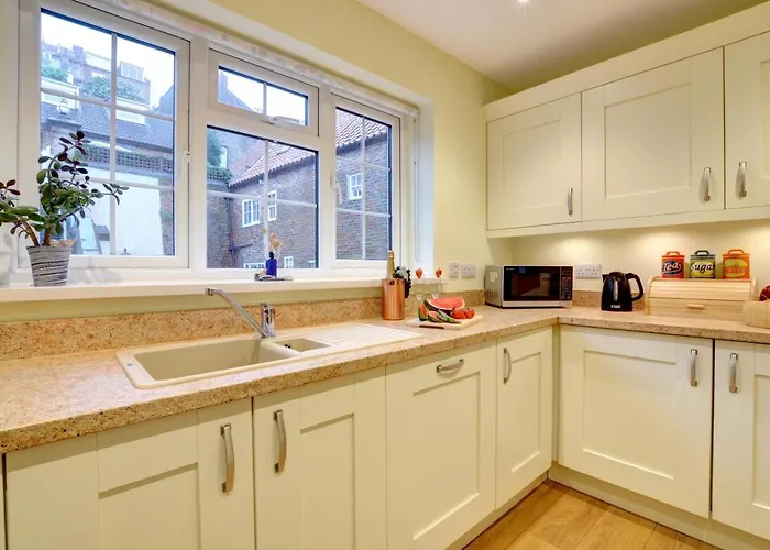 3 Bed In Oc-w018 * Whitby